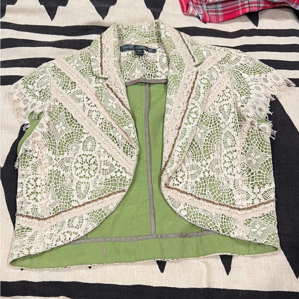 Lace cropped blazer - Picture 2 of 4